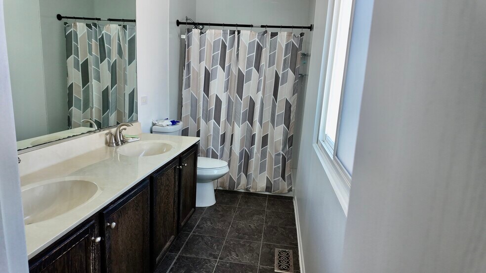 Building Photo - 68 Kempton Dr