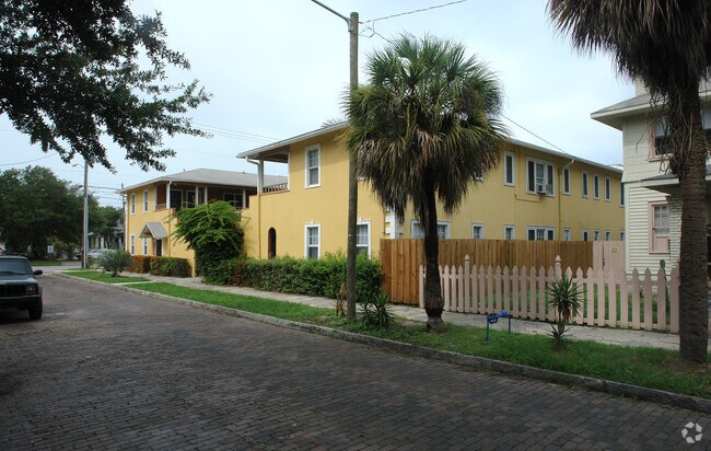 Building Photo - Palm Court Apartments