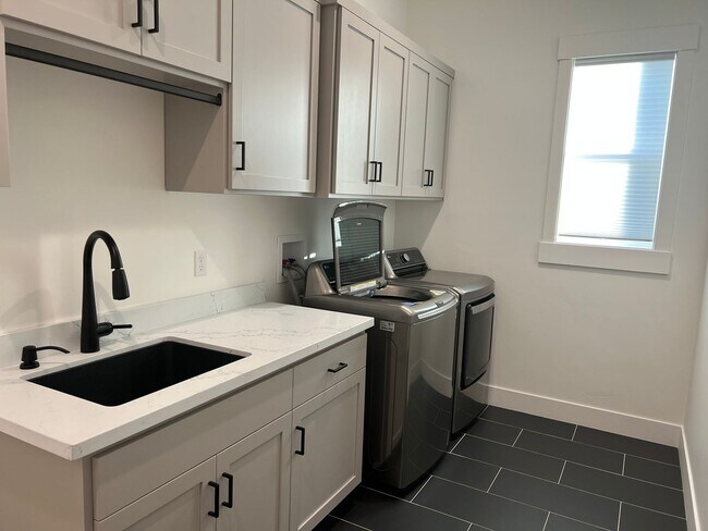 Building Photo - Custom 4 Bedroom + Office - Clover Creek Preserve