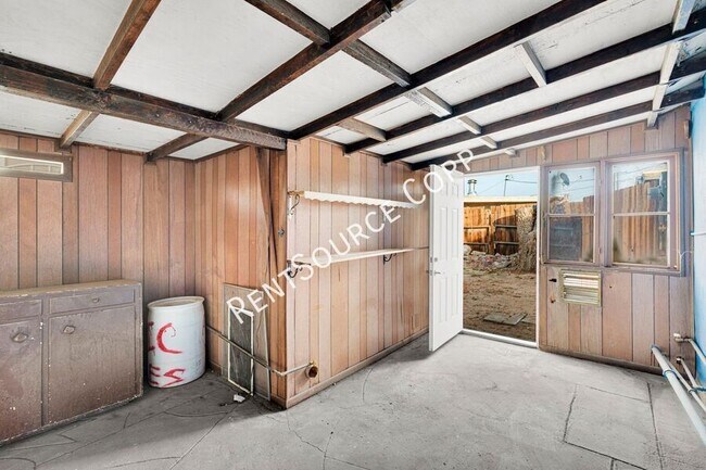 Building Photo - 1040 Flora St