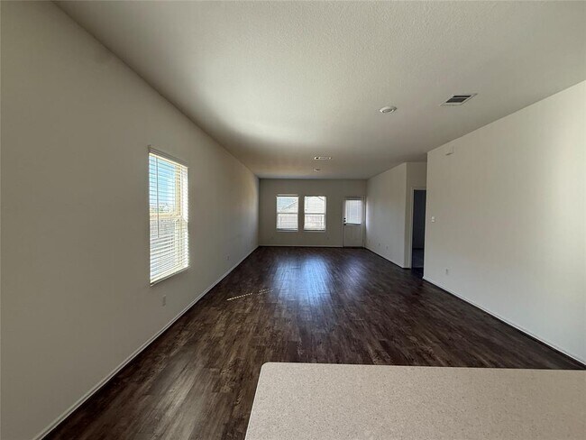 Building Photo - 105 Crier Cv