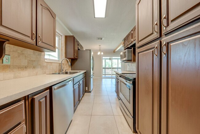 Building Photo - Serene 3-Bedroom Home on 1 Acre Lot