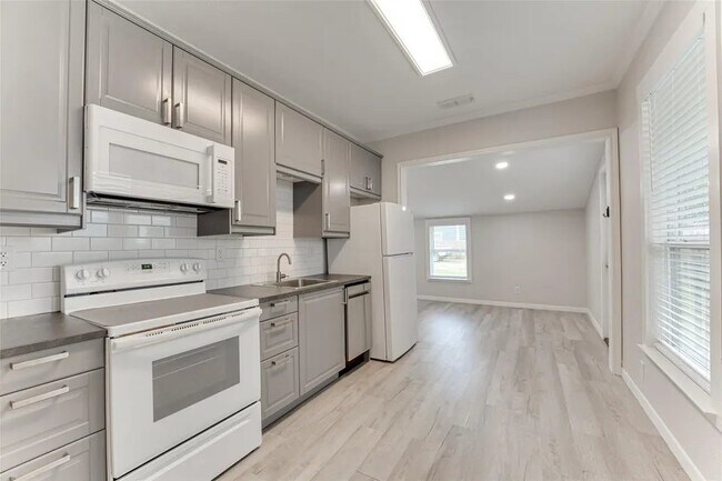 Building Photo - 803 N McKinney St