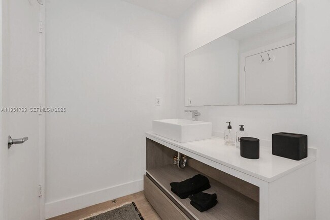 Building Photo - 2301 Collins Ave