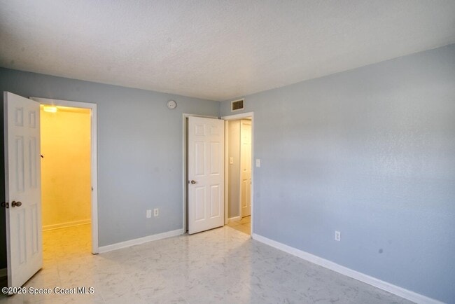 Building Photo - 130 Roosevelt Ave