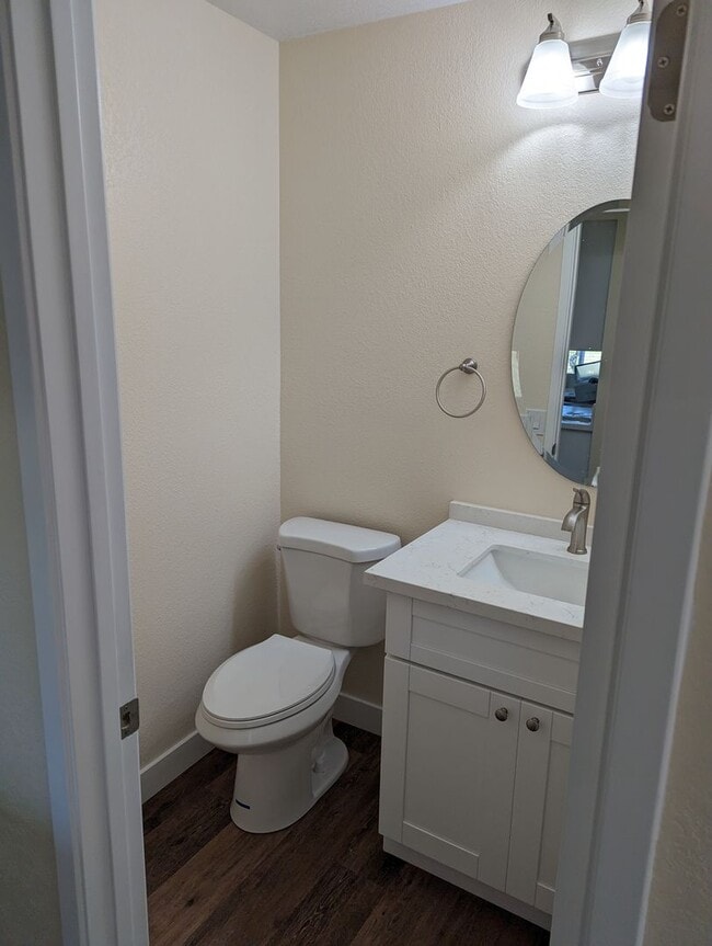 Building Photo - Upgraded 2 Story 2 Bed/1.5 Bath Condo