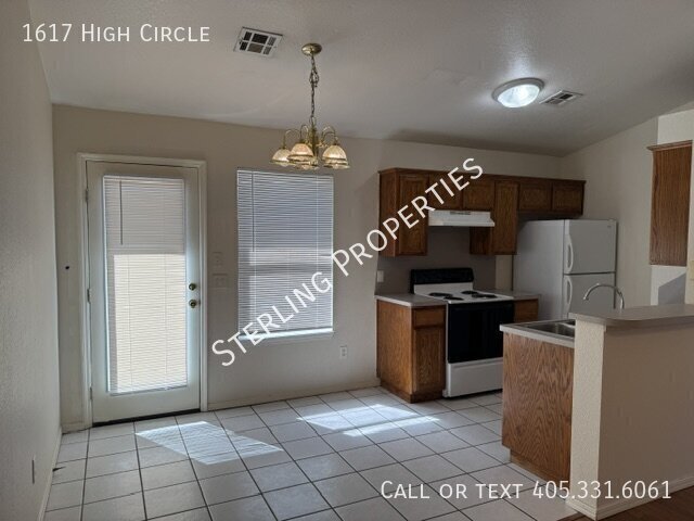 Building Photo - 1617 High Cir