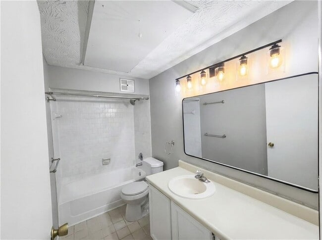 Building Photo - 1244 Keys Lake Dr NE