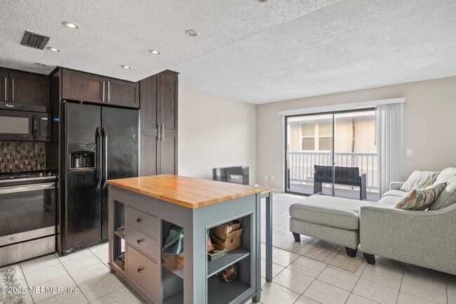 Building Photo - 1107 1st St S