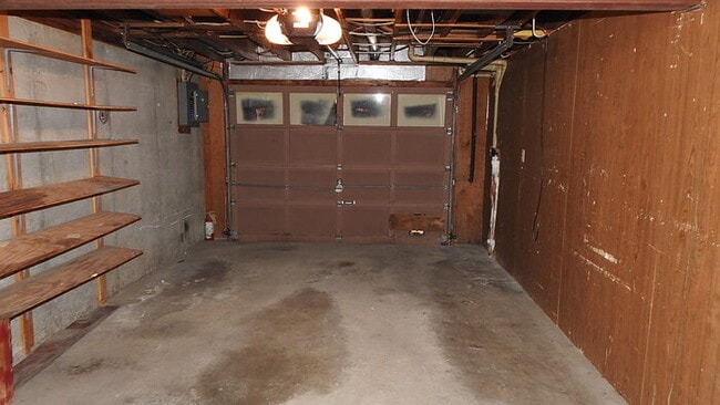 Building Photo - Rental Ready- Townhome in Raytown - 3bed 1...