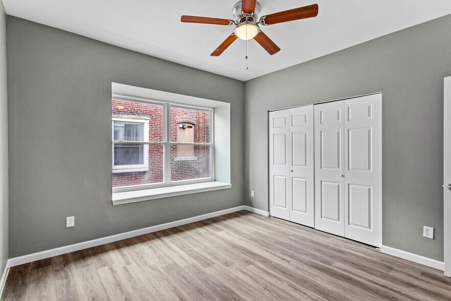 Building Photo - 5582 Pershing Ave