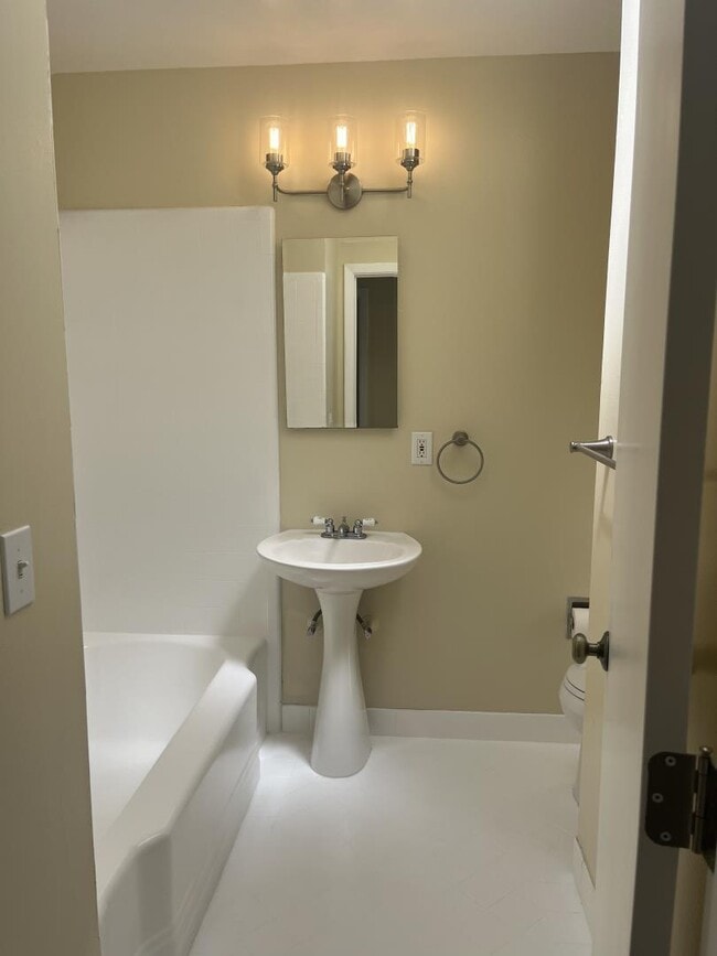 Building Photo - 265 Mastick Ave