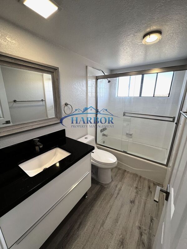 Building Photo - 1166 W 22nd St