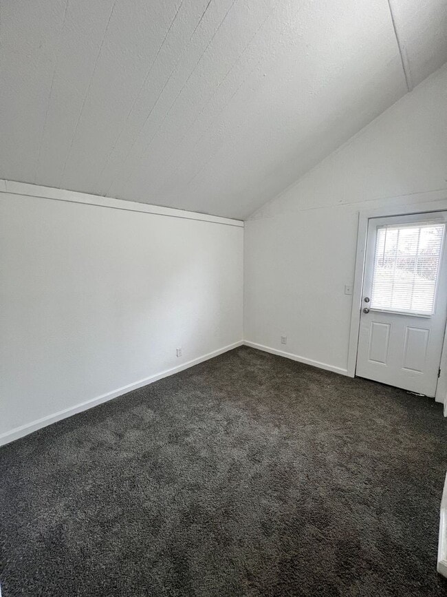 Building Photo - Cozy 3 Bed, 1 Bath Ranch – Move-In Ready!