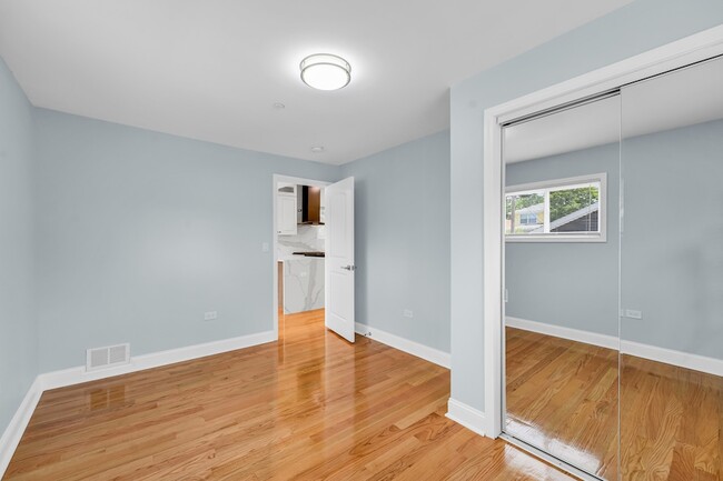 Building Photo - 1115 N Taylor Ave