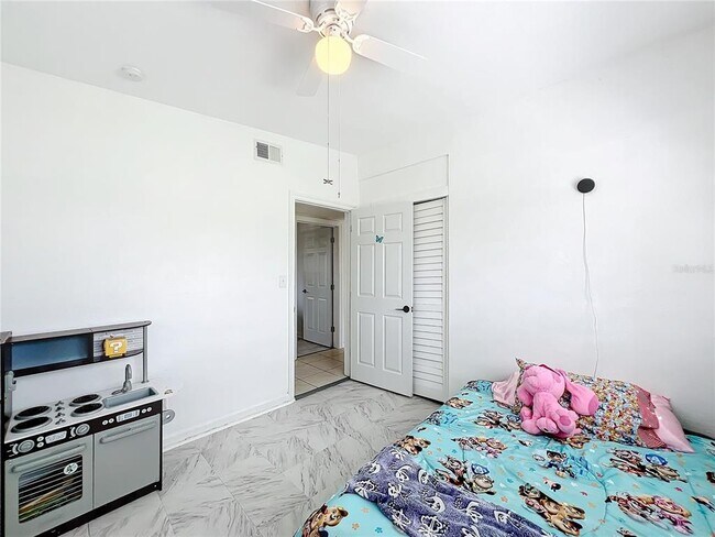Building Photo - 1625 Crystal Ct W