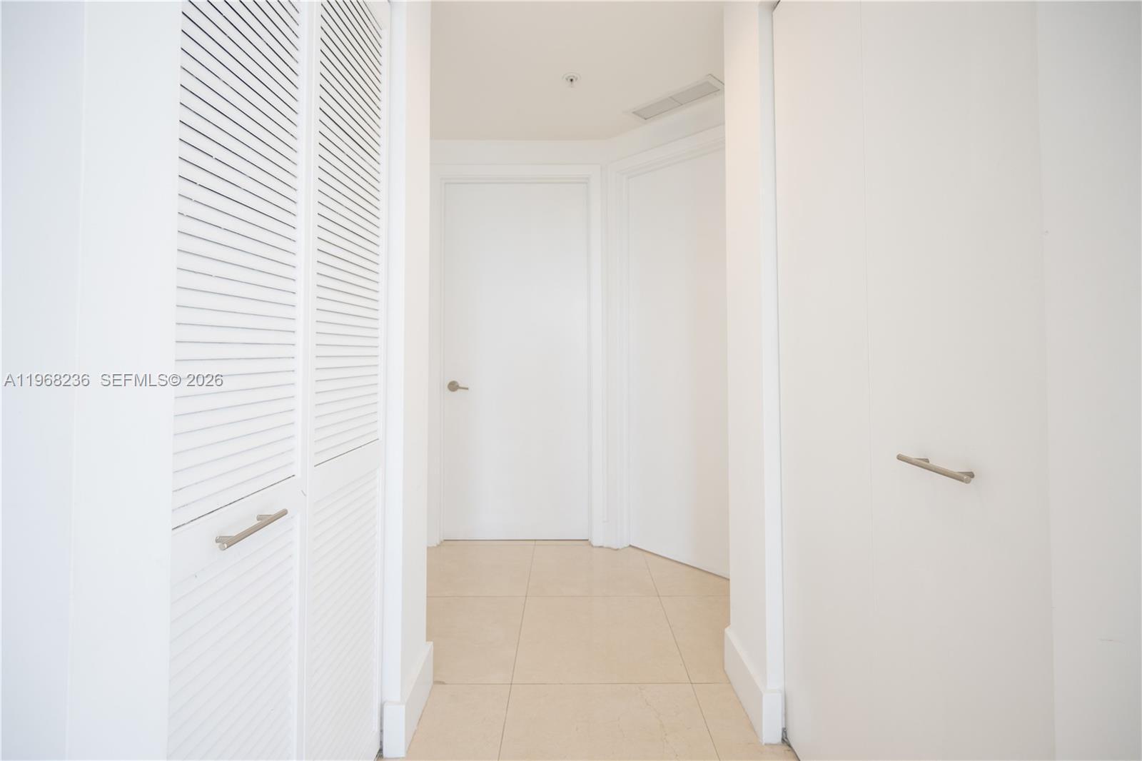 Building Photo - 201 SW 17th Rd