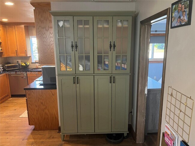 Building Photo - 8801 SW 42nd St