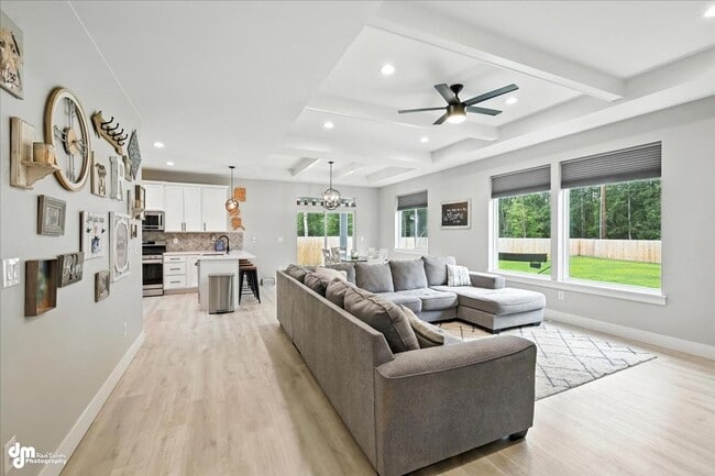 Building Photo - 4 BEDROOM | 2 BATHROOMS | 3 CAR GARAGE | M...