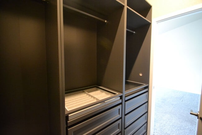 Building Photo - Ranch w/finished Basement with AC and a Gas Stove!