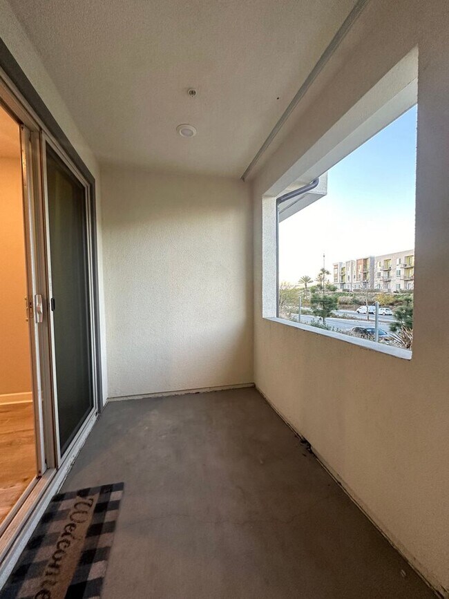 Building Photo - 1812 Mint Ter