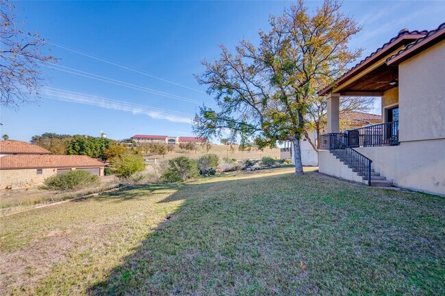 Building Photo - 404 Bendito Way