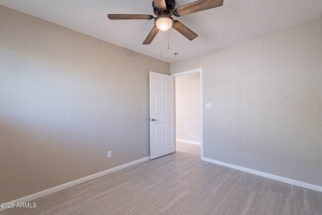 Building Photo - 1274 E Hermosa Dr