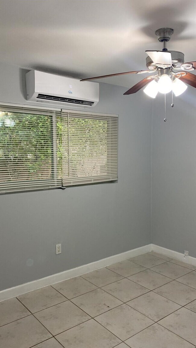 Building Photo - 6224 Miramar Pkwy