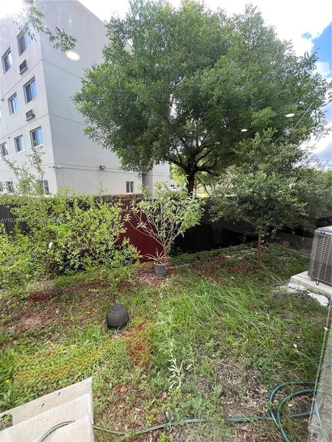 Building Photo - 254 NW 11th Ct