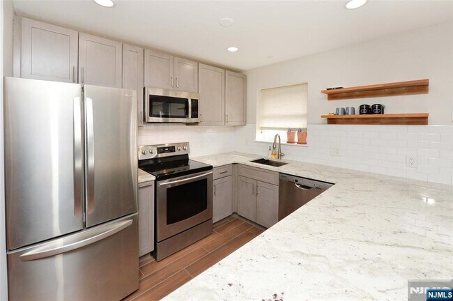 Building Photo - 199 Bergen Turnpike