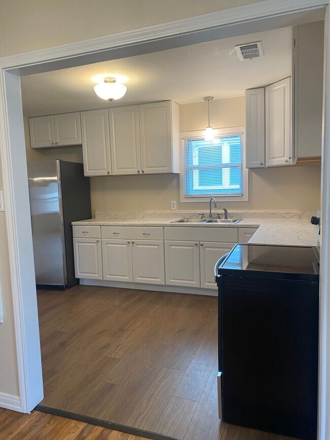 Building Photo - REFRESHED 2 BEDROOM, 1 BATH BELTON ISD