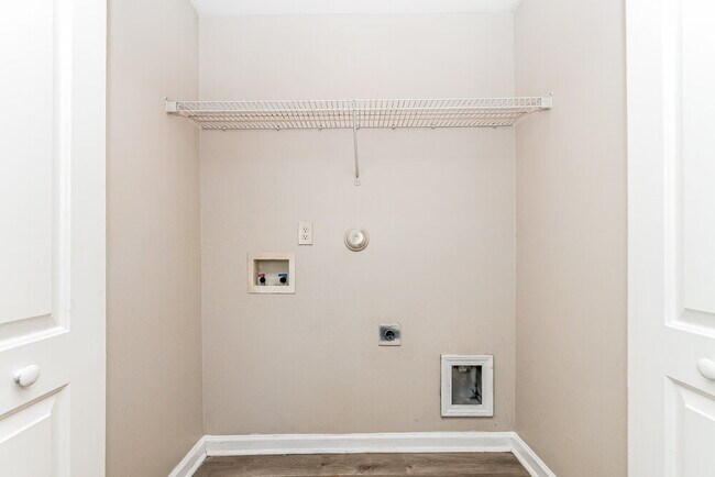 Building Photo - 6021 Herston Rd