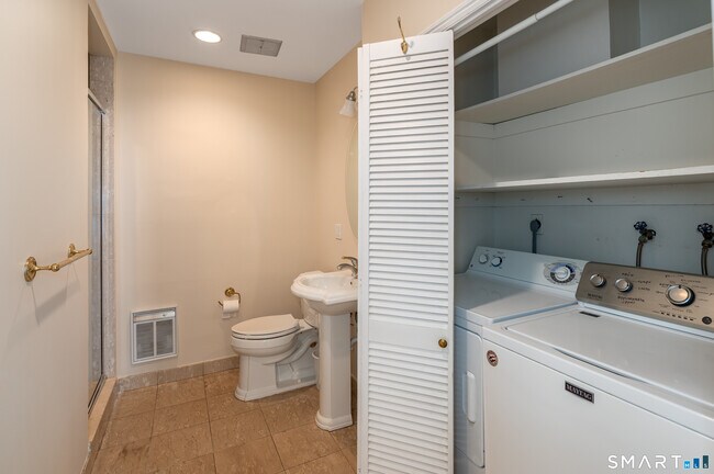 Building Photo - 48 Lanell Dr