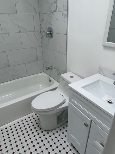 Building Photo - 303 Endsleigh Ave
