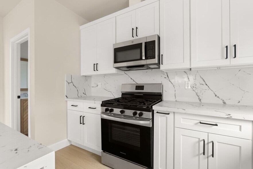 Building Photo - 5670 Lexington Ave