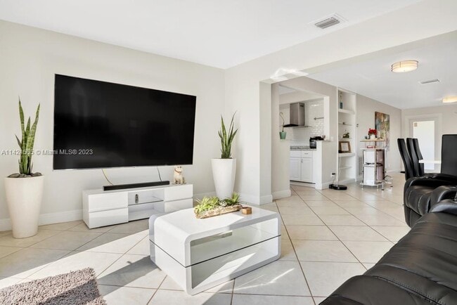 Building Photo - 4741 SW 42nd Ter