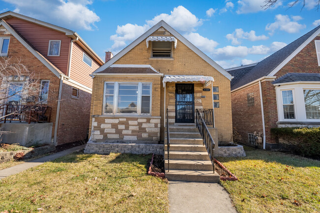 Primary Photo - 5231 N Melvina Ave