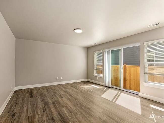 Building Photo - 19606 3rd Dr SE