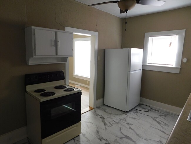 Building Photo - Newly renovated 2 bedroom/1 bath in El Dor...