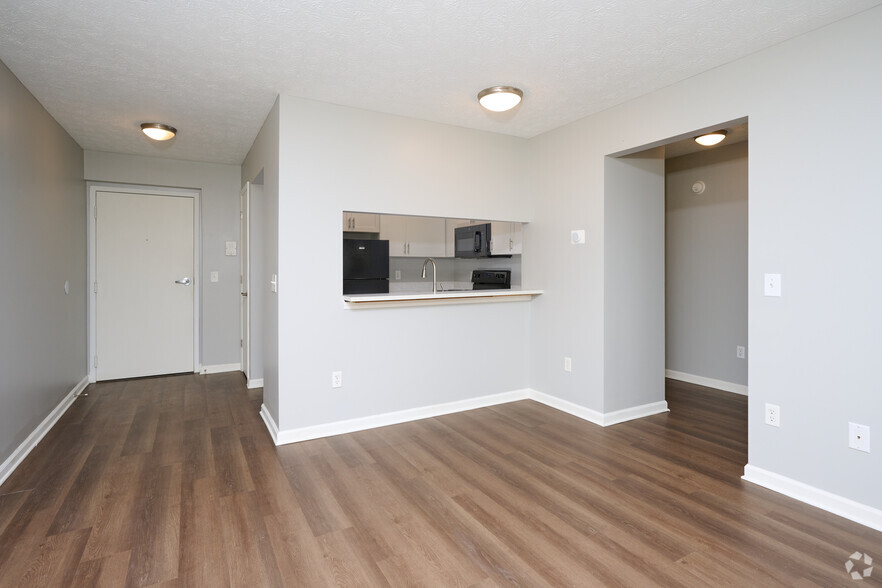 1 BR 1 BA - 788SF Dining Room - CenterPointe Apartments & Townhomes