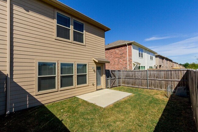 Building Photo - 1208 Bayfield Dr