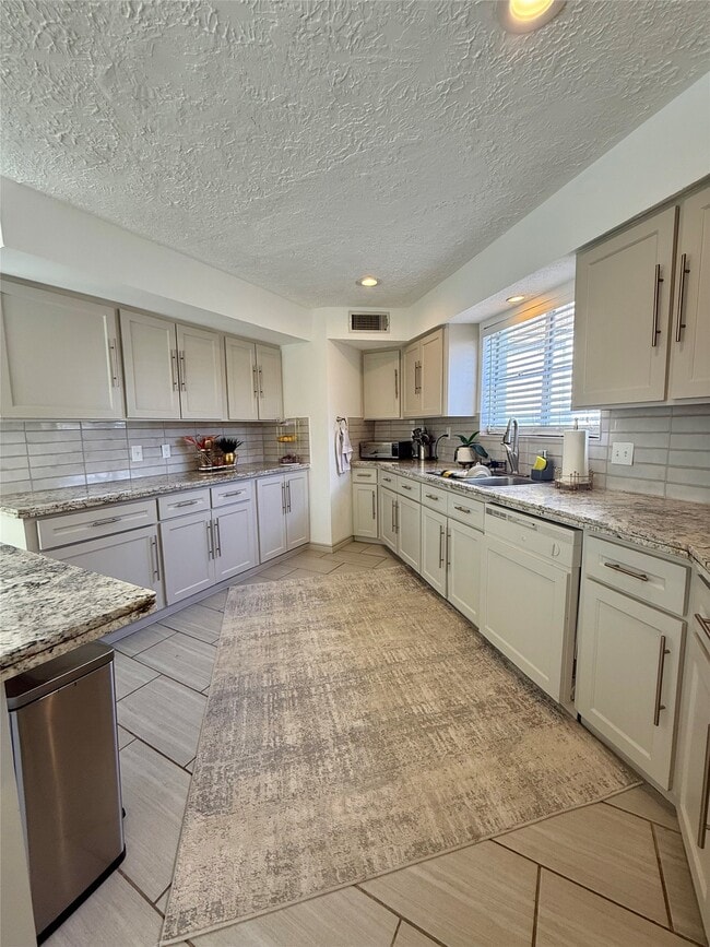 Building Photo - 3222 Freshmeadows Dr