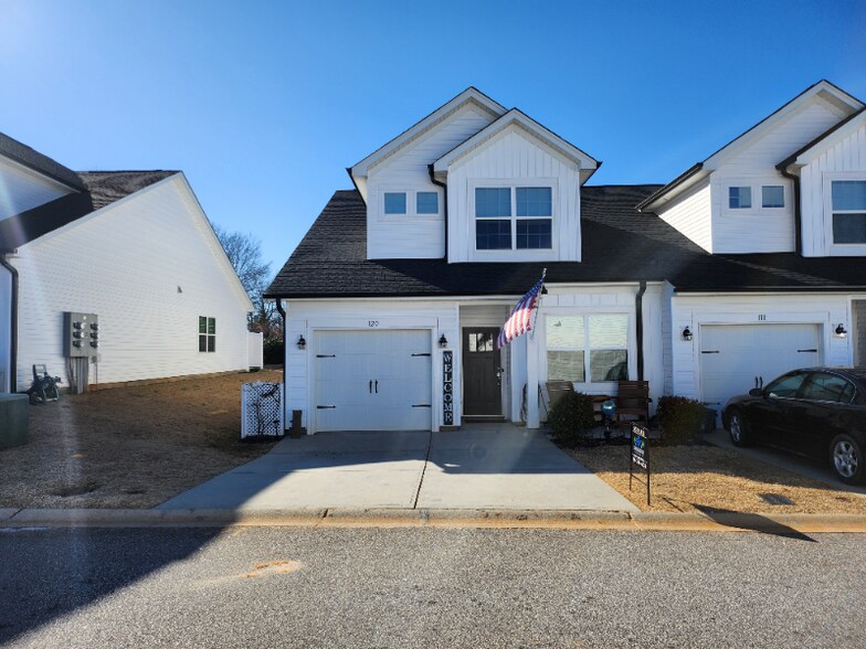 Primary Photo - 120 Aleppo Ln