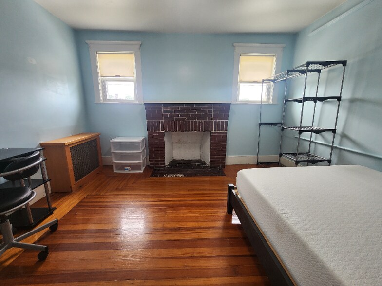 Building Photo - 44 Woodbine St