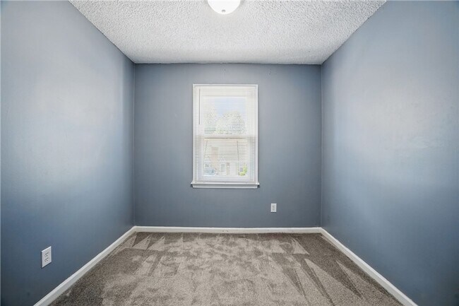 Building Photo - Stylish Townhouse in Prime VA Beach Location!