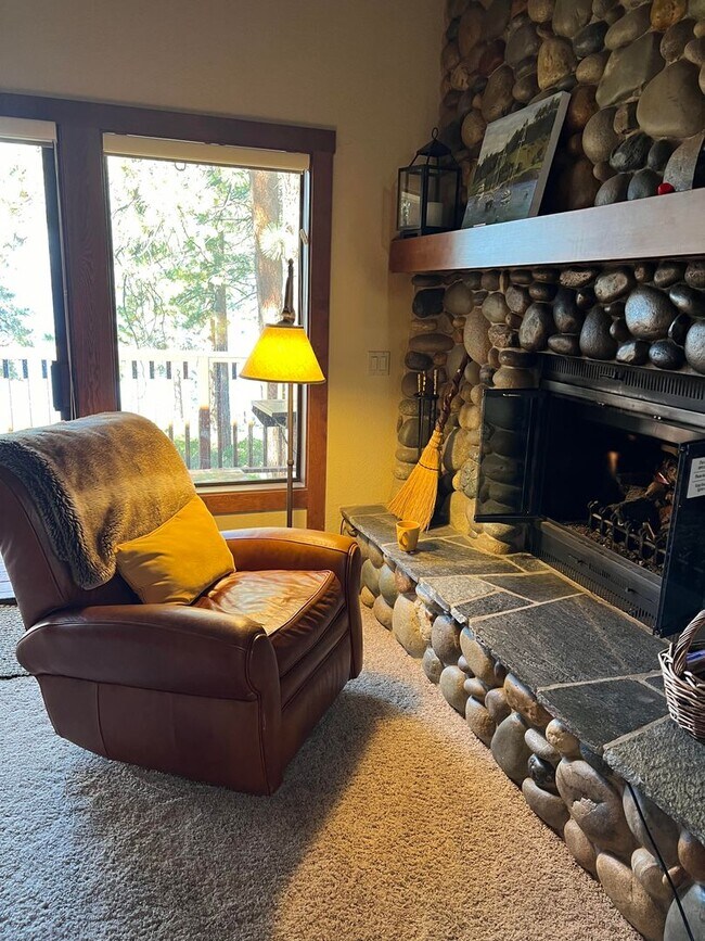 Building Photo - Fully Furnished Breathtaking Lake Views