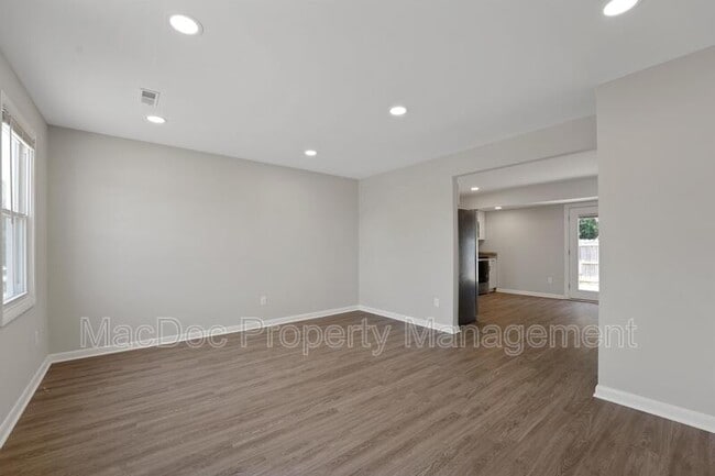 Building Photo - 5239 Daffodil Dr