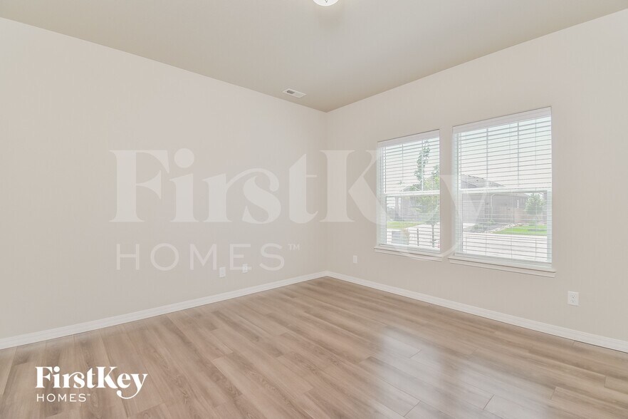 Building Photo - 8288 Kintla Ct