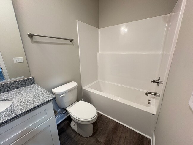Building Photo - 2 Bedroom, 2 Bathroom Duplex in Winston-Salem!