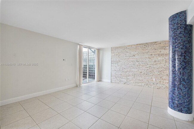 Building Photo - 2977 McFarlane Rd